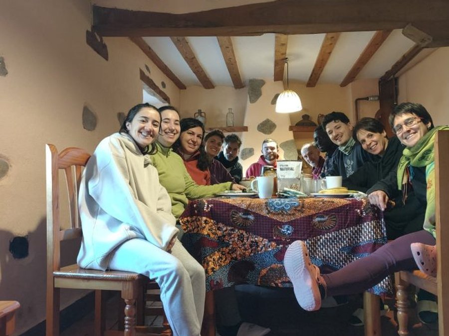 Sesión de trabajo del programa de Liderazgo Juvenil de FCG, formación para jóvenes de 18 a 25 años en ciudadanía global